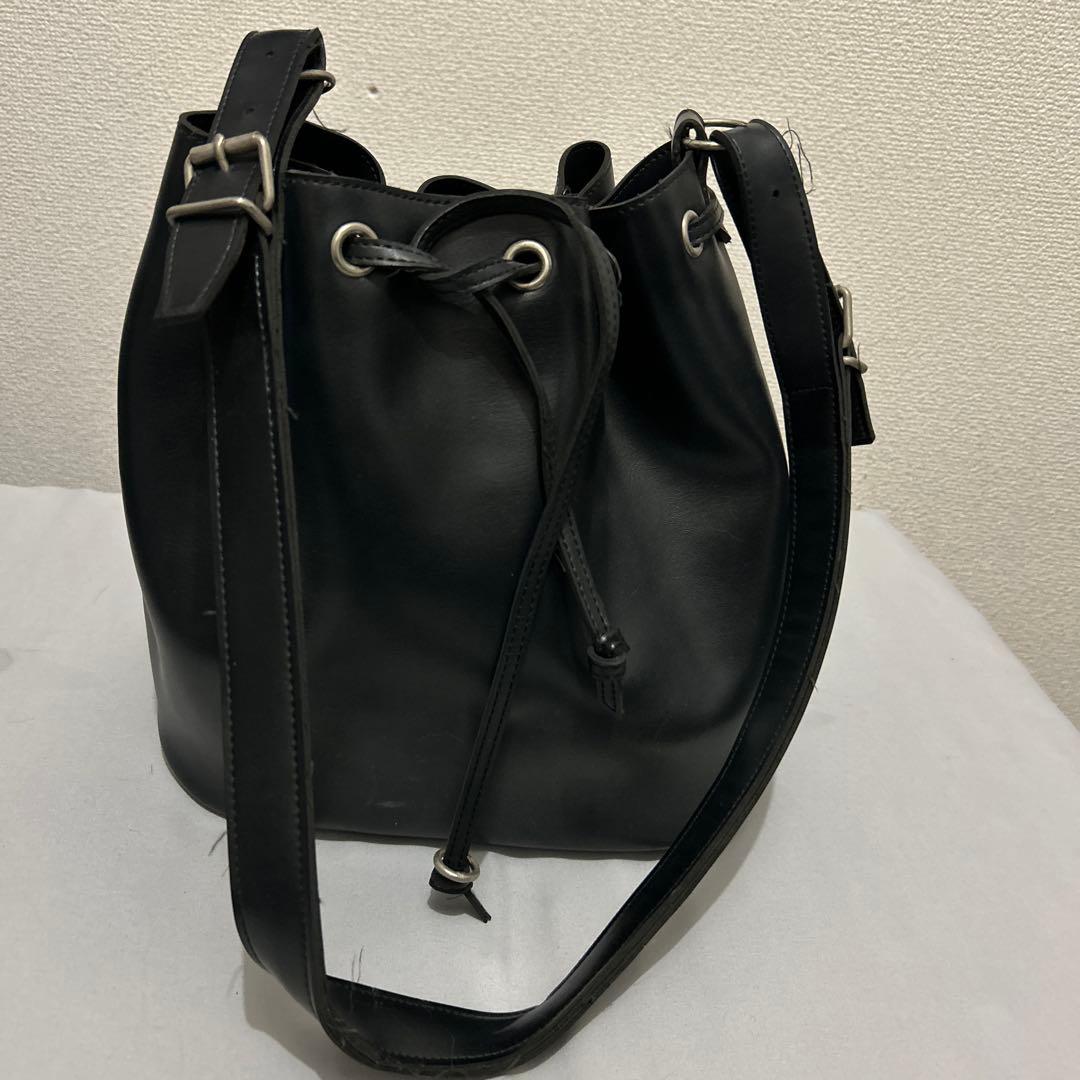 コムデギャルソンブラックレザーバケットバッグ
