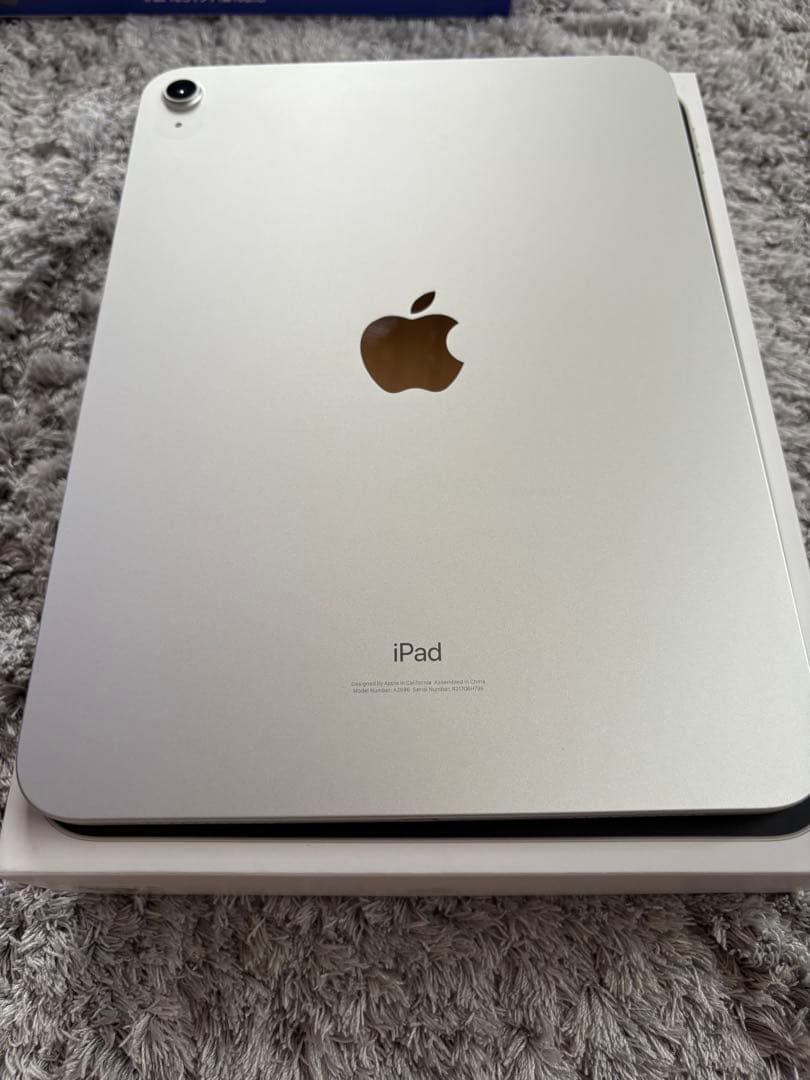 iPad 第10世代　64GB シルバー　Wi-Fiモデル　キーボード付き