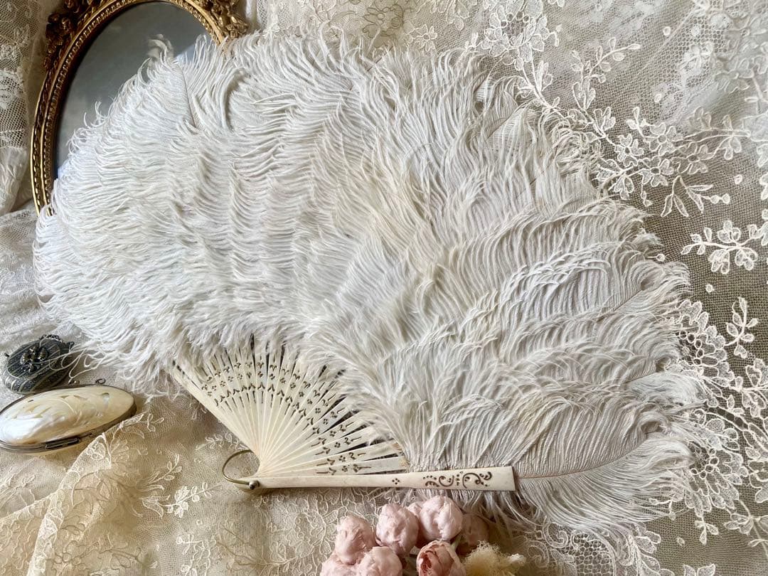 ホワイトフェザーのファン　エヴァンタイユ　フランスアンティーク　扇子　羽根