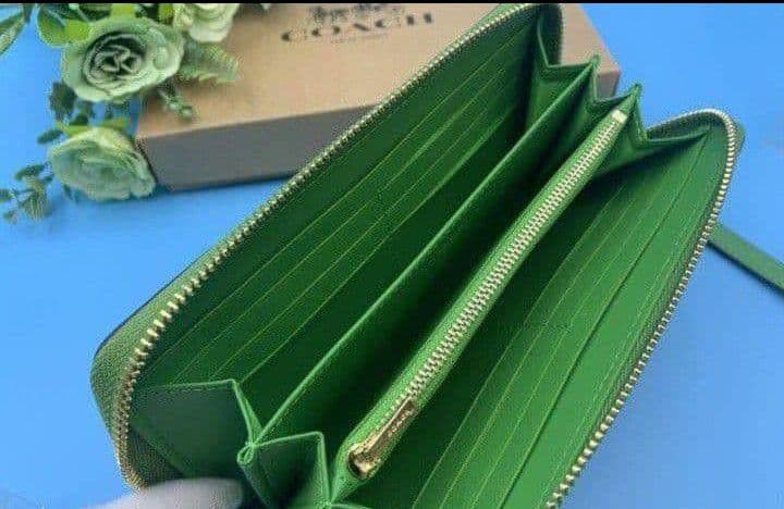 新品未使用コーチ長財布グリーンシグネチャーレディースメンズ送料無料即日発送