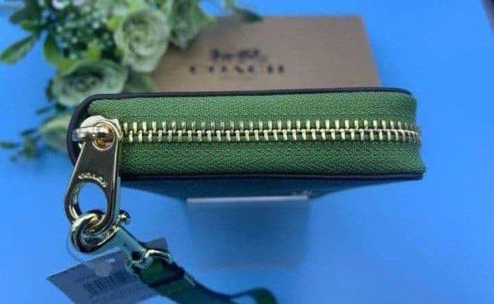 新品未使用コーチ長財布グリーンシグネチャーレディースメンズ送料無料即日発送