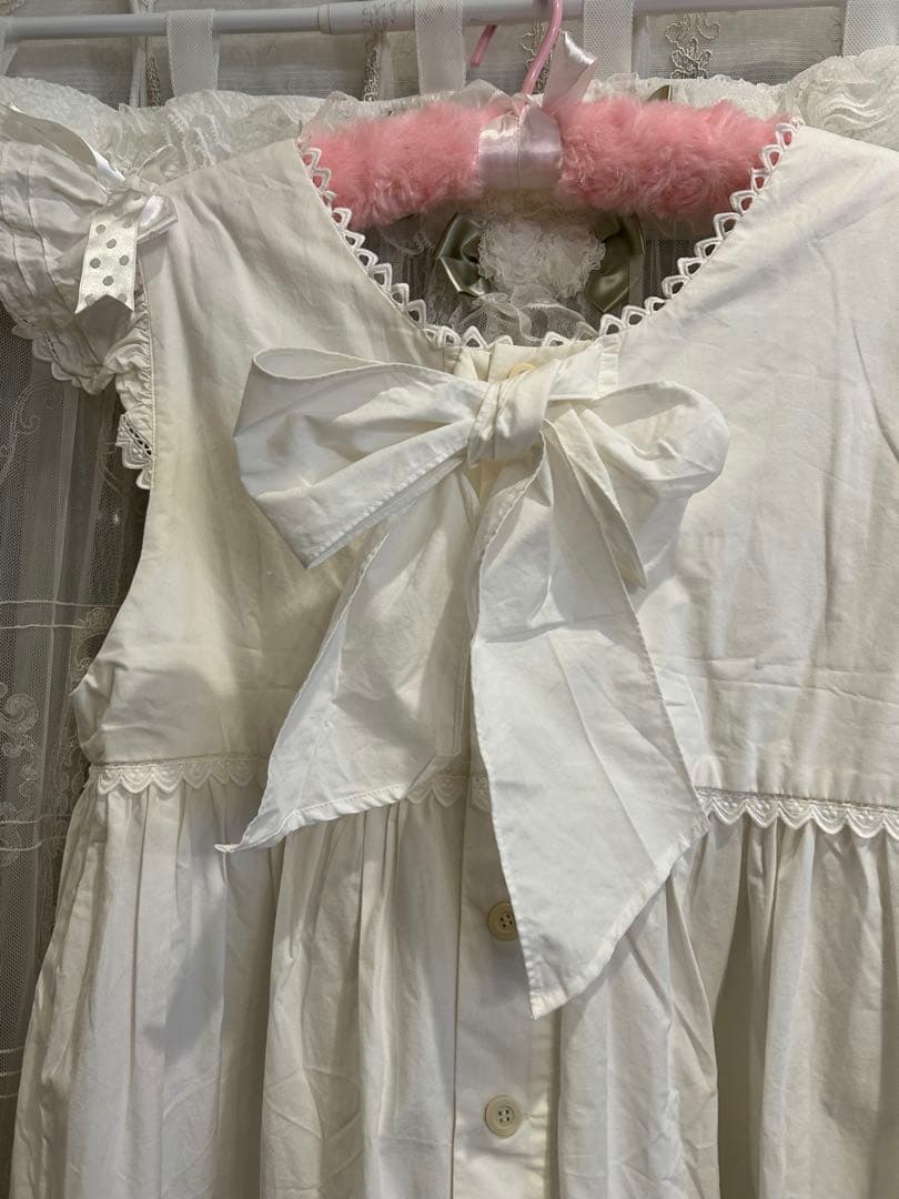 新品さえらアンリコ後ろリボン可愛いエプロン❤️おまけ薄ピンク系中古ポテチーノ割烹着