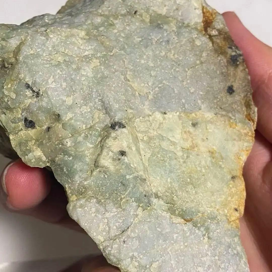 希少品　鳥取県　若桜翡翠原石　灰青×オレンジ×緑　割石皮付き　765g