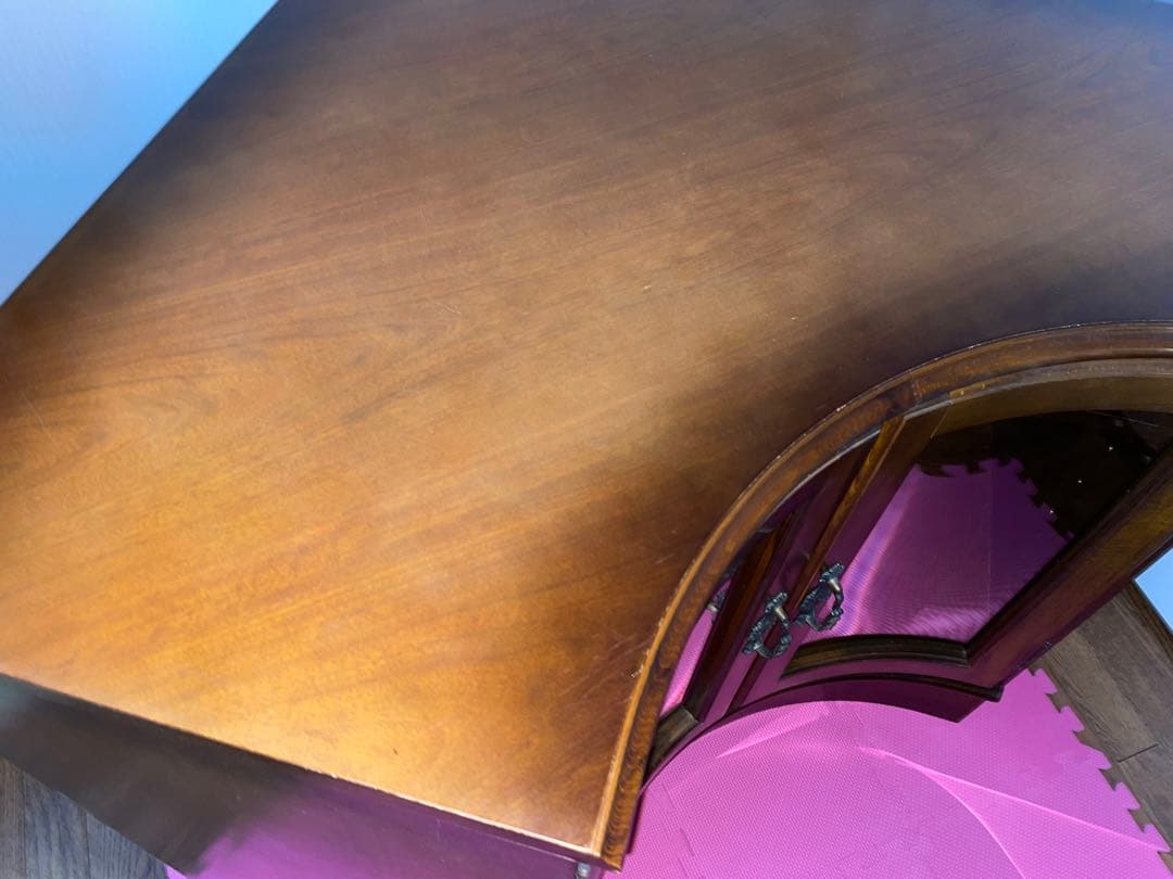 カリモク木製コーナーキャビネット ガラス扉付き