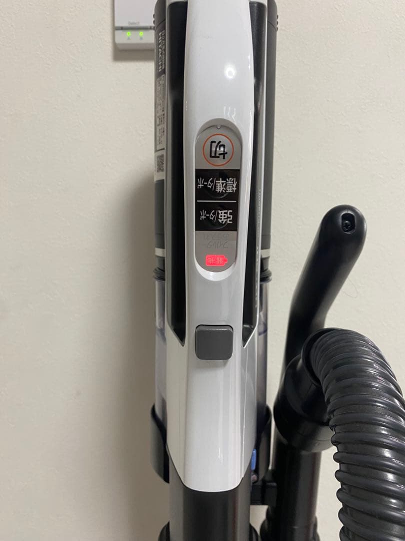HITACHI コードレス掃除機 PV-BH900H　バッテリーの状態良好