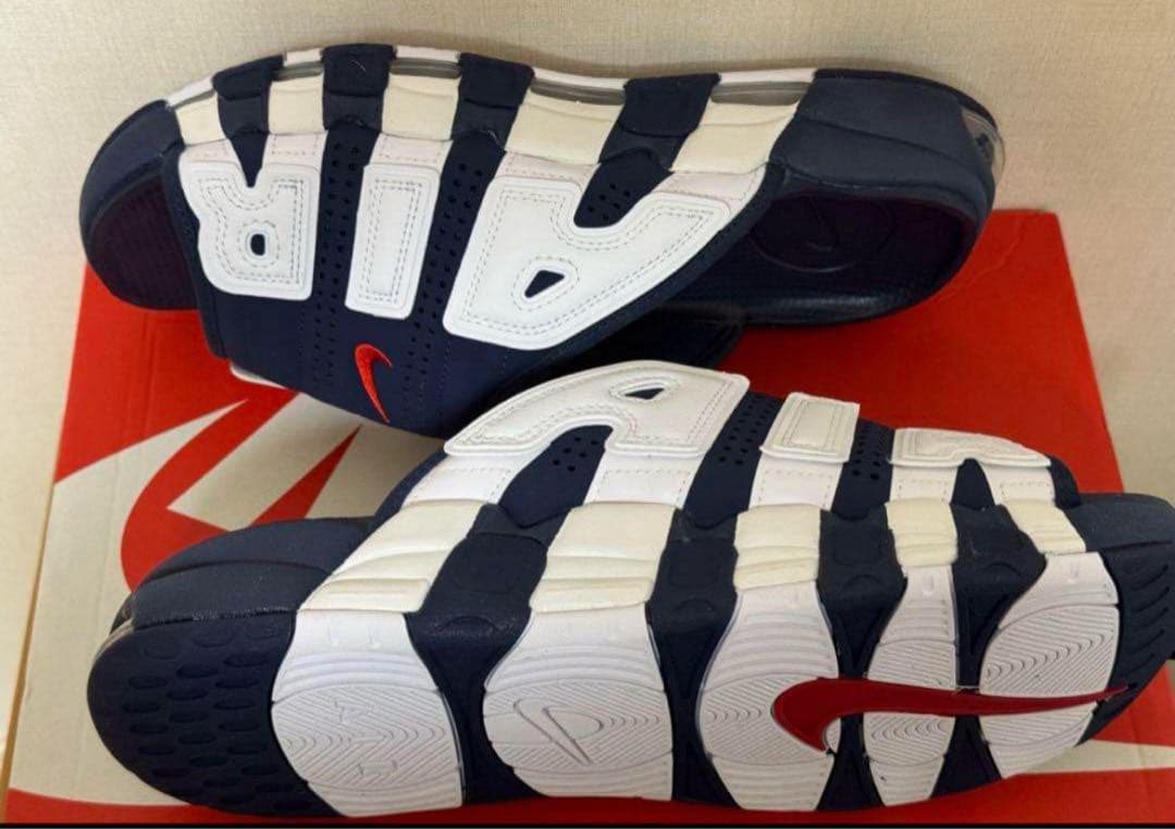 28ネイビー　NIKE エアモアアップテンポ　サンダル