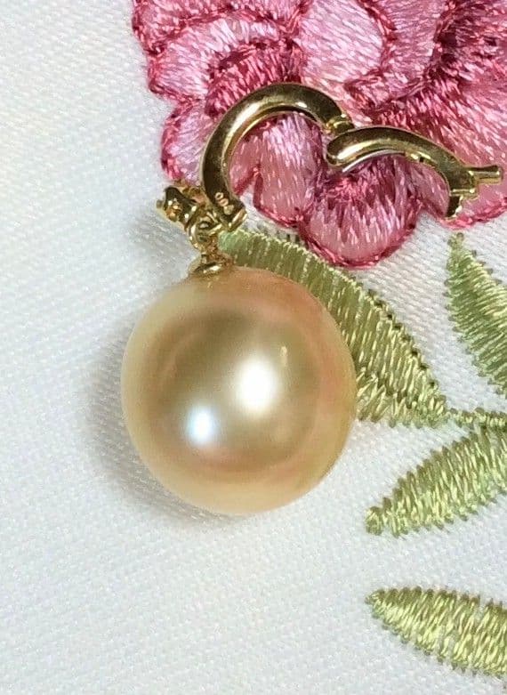 南洋真珠　白蝶真珠　ナチュラルゴールドカラー　特大13.8mm　とても素敵!