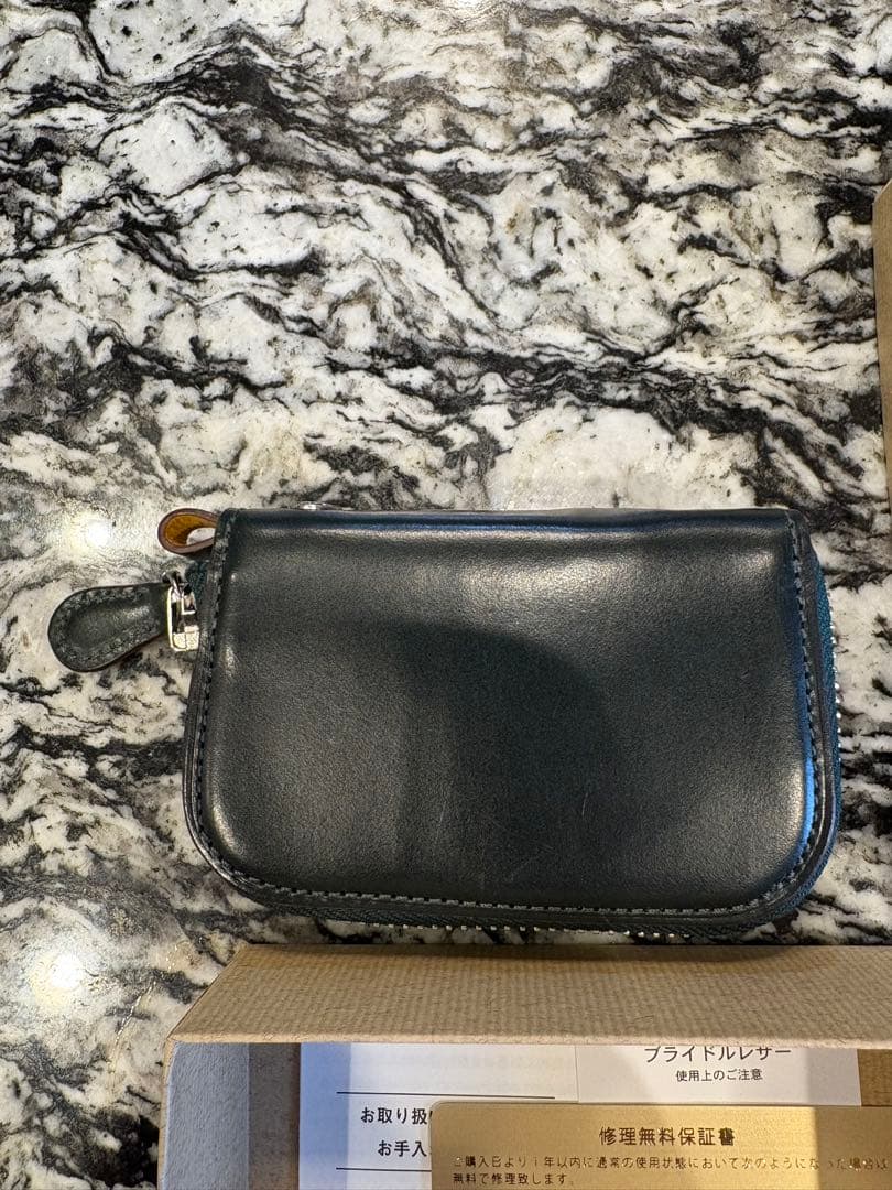 ガンゾAVON (エイボン)ラウンドファスナーキーケース