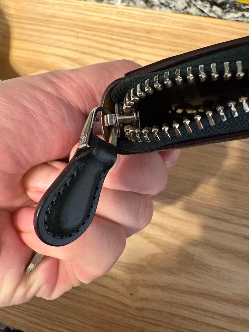 ガンゾAVON (エイボン)ラウンドファスナーキーケース