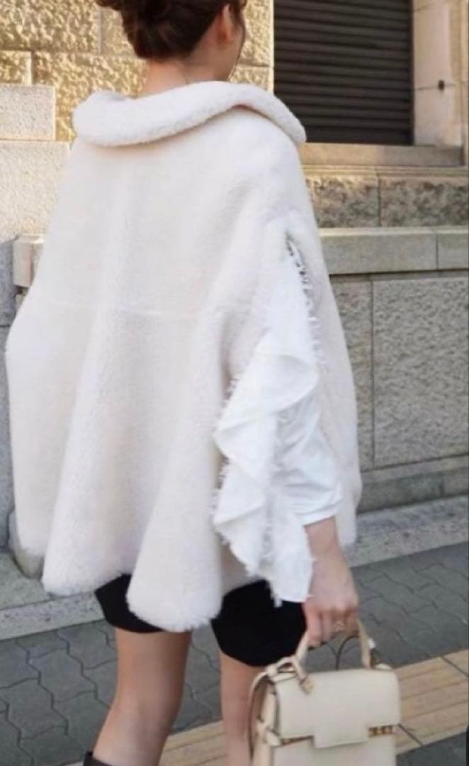 本日限定価格HYEONヘヨン 即完売ted cape（ポンチョ・ケープコート）