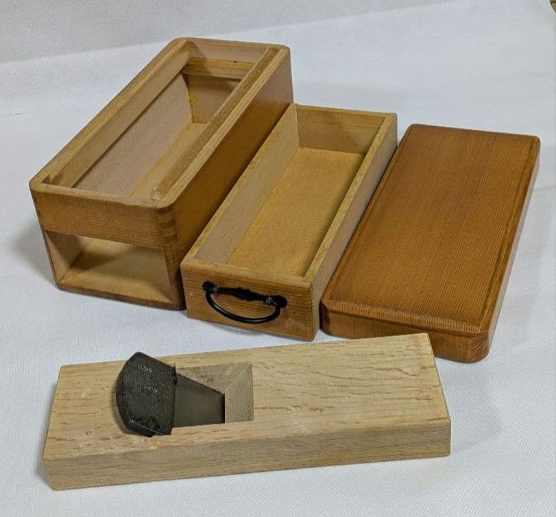 鰹節削り器【宗近】東京製　木製　本職用　かつ箱　鰹節削り器　かつお節削り器