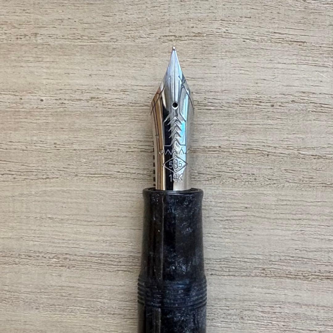 モカマタリオマス ボローニャ ブライトグレー シルバートリム 万年筆 F