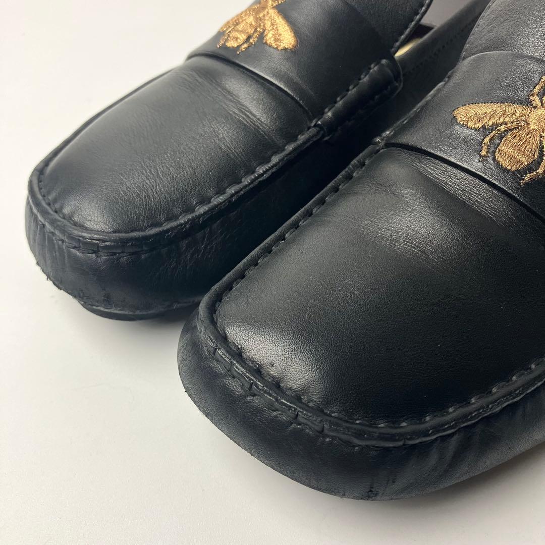 【良品】GUCCI スクエアトゥ　ドライビング　ローファー　蜂　刺繍　25.5黒