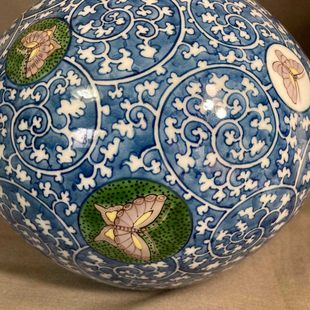 【源右衛門】古伊万里の伝統　日本の名窯　舘林源右衛門作　染錦唐草濃蝶絵　花瓶