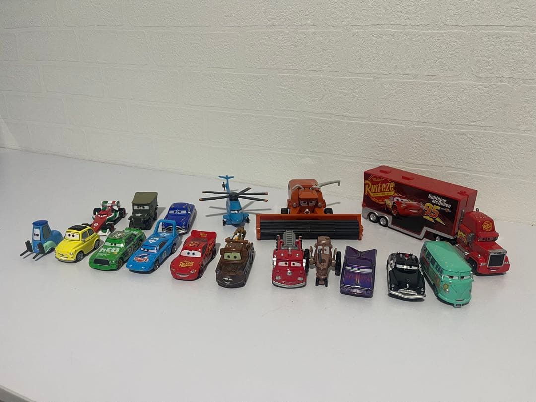 【美品】トミカ カーズ セット （メーターのみ状態が悪いです）