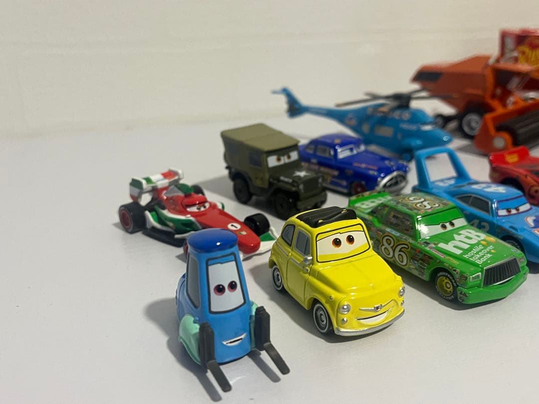 【美品】トミカ カーズ セット （メーターのみ状態が悪いです）
