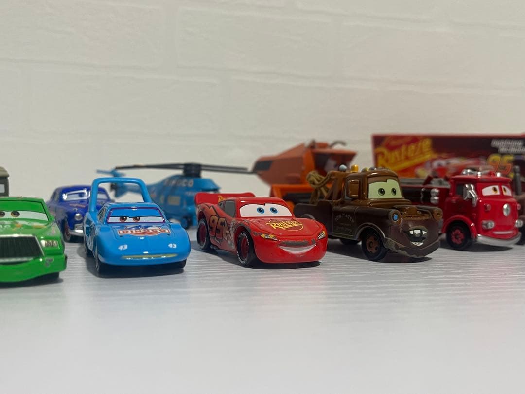 【美品】トミカ カーズ セット （メーターのみ状態が悪いです）
