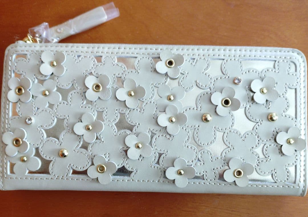 JAL限定販売品　アンテプリマ L字型財布