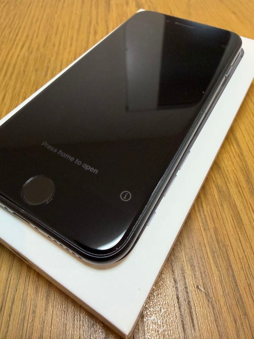 kingsakura8008　iPhone SE 第2世代 64GB
