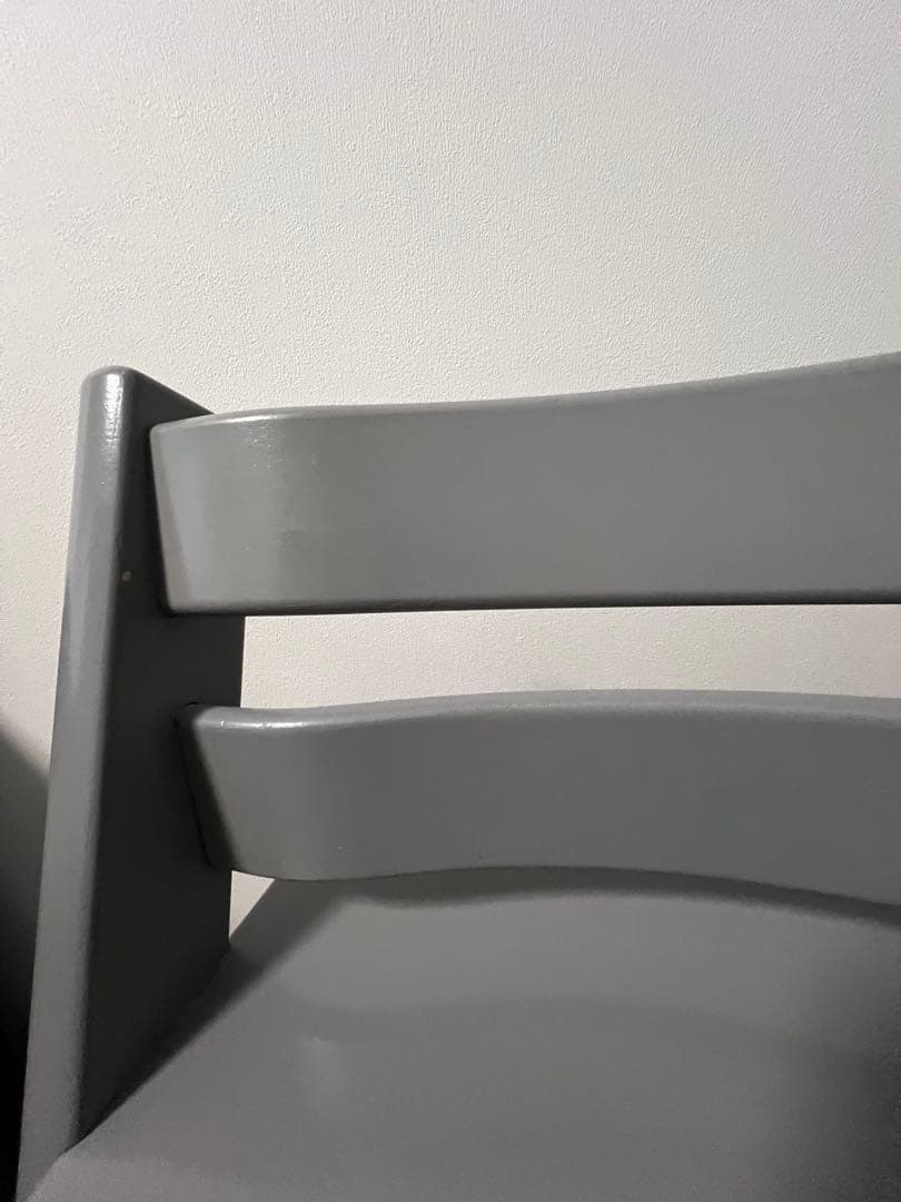 STOKKEトリップトラップ⭐︎ストームグレーのハイチェア 調整可能な足置き付き