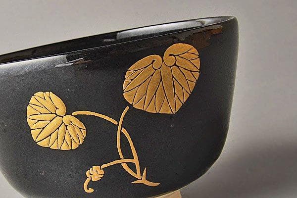 k473 茶道具　現代作家 泉涌寺 山川敦司造　双葉葵文黒茶碗