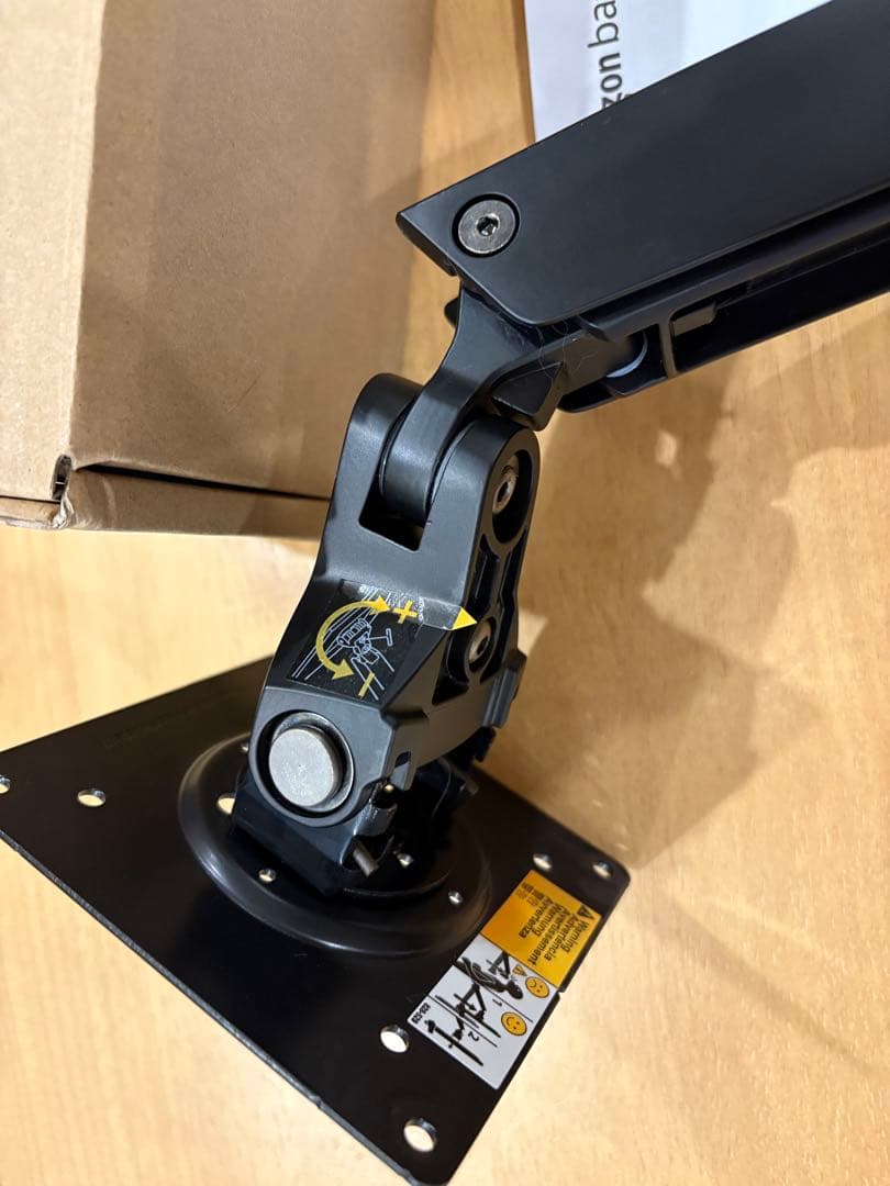 Amazonベーシック モニターアーム 32インチ