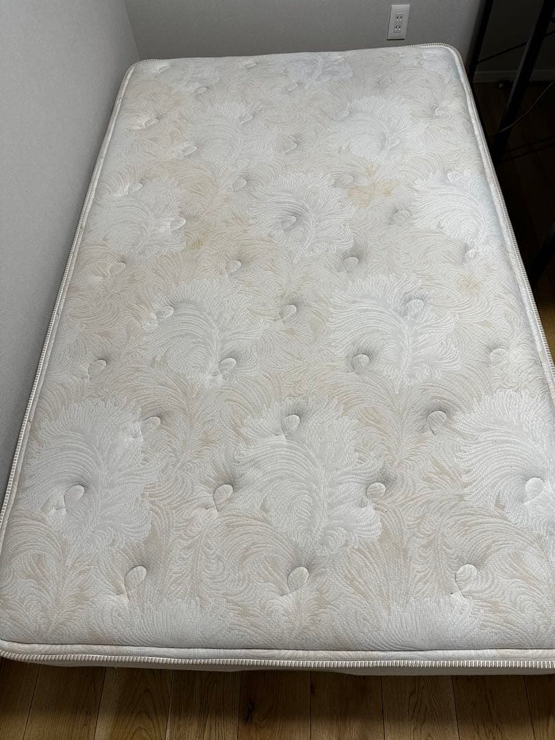 【訳あり】シモンズ マットレス セミダブル（寝心地良好）/SIMMONS