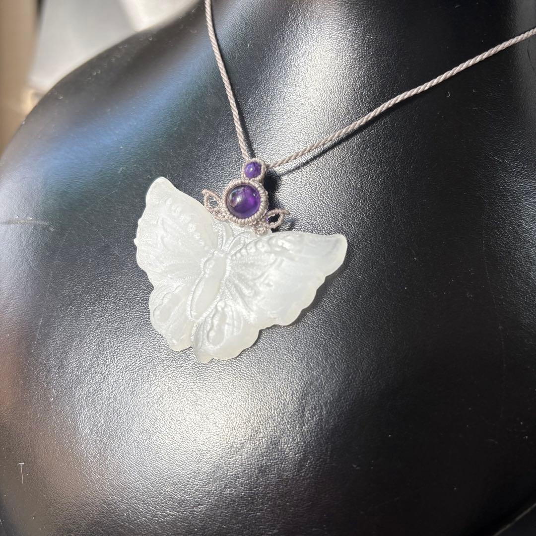 【個性的】蝶形セレナイト×アメジスト×チャロアイトのマクラメネックレス