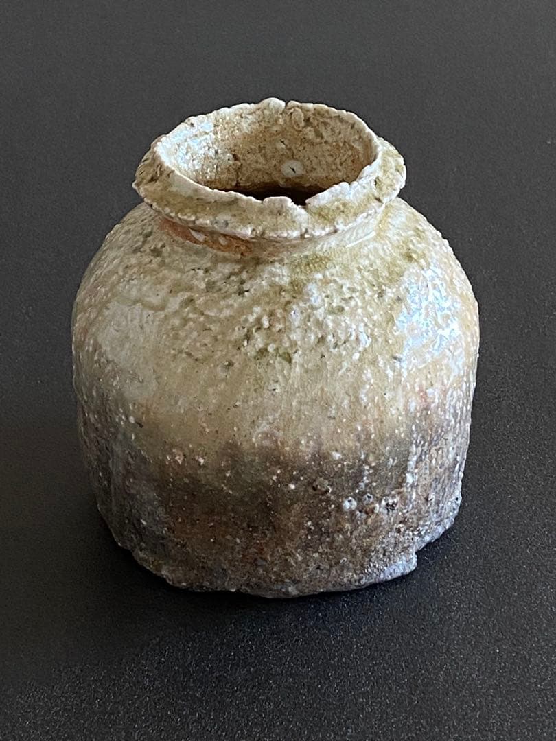 信楽焼　壺　うずくまる　井村侊生　　#3207