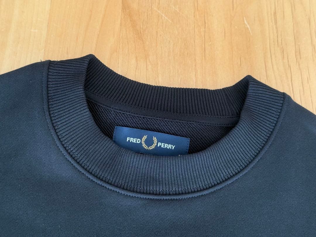 FRED PERRY フレッドペリー　スウェット　トレーナー　ブラック