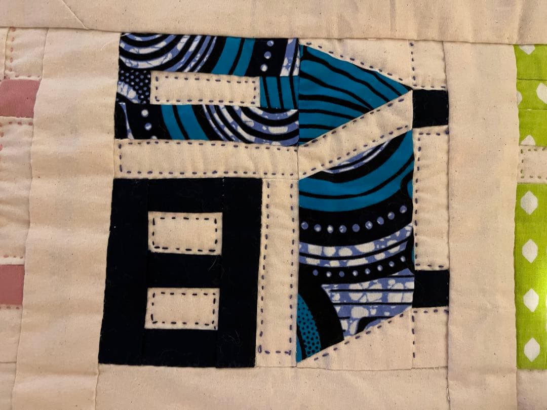 値下げ！手縫いパッチワーク　ハウス柄 ベッドカバー大サイズ200×113㎝