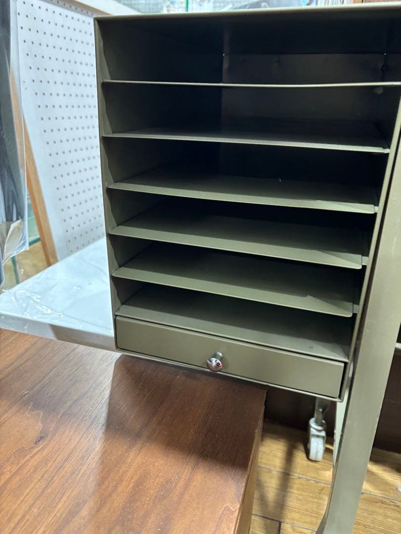 T82 タイプライターデスク ESSEN