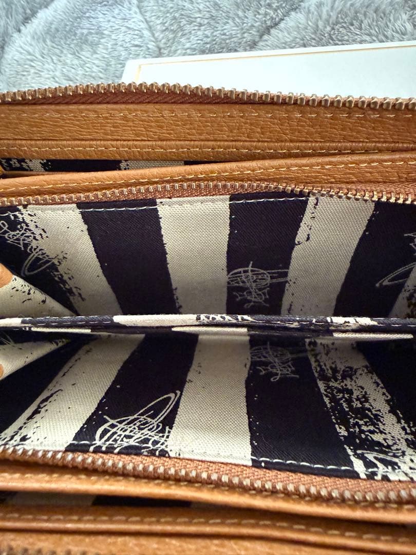 お値下価格☆美品☆ヴィヴィアンウエストウッド☆EXECUTIVE ラウンドジップ