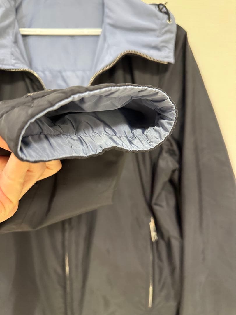 プラダ　リバーシブル　ナイロン　パーカー　美品