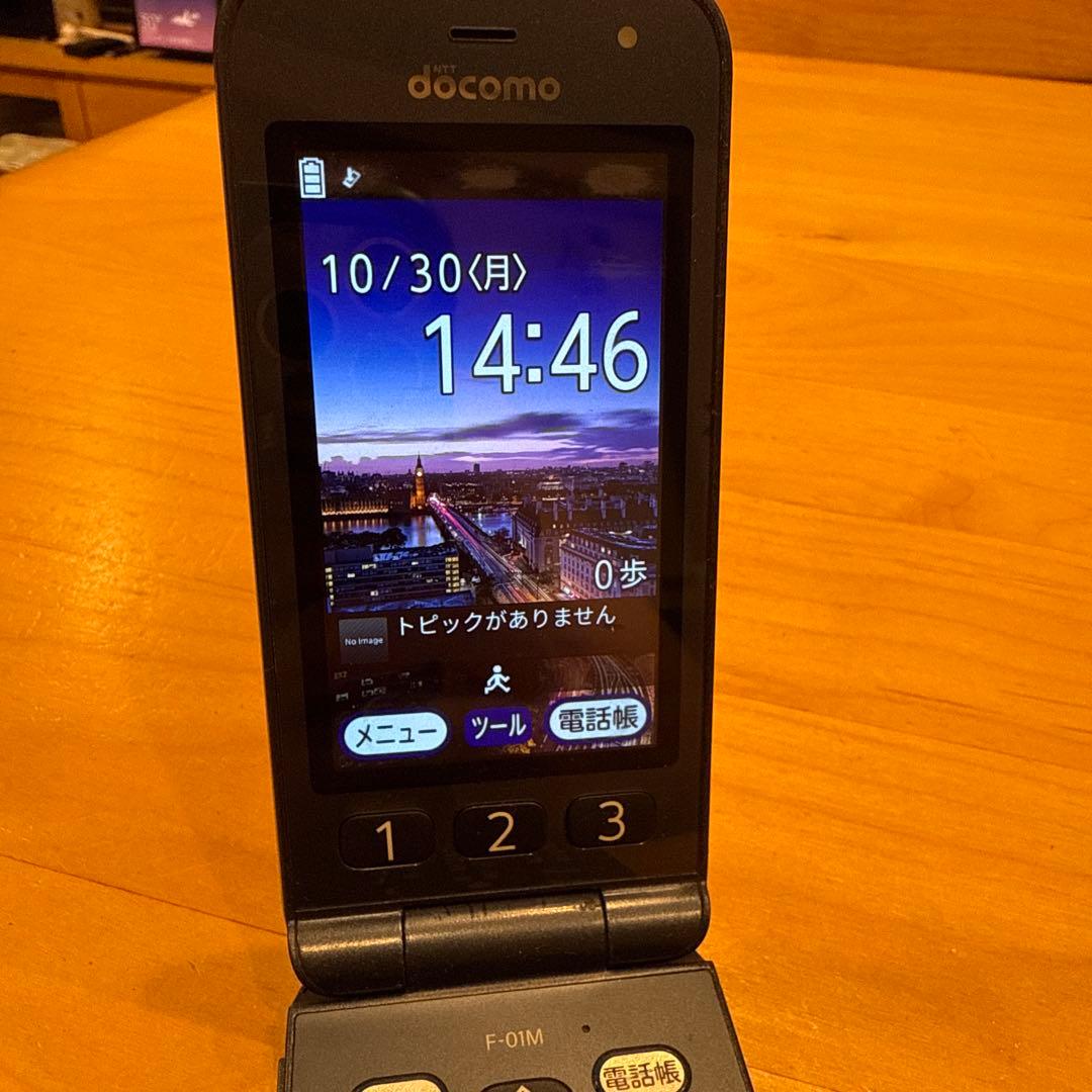 docomo F-01M 折りたたみ式携帯電話