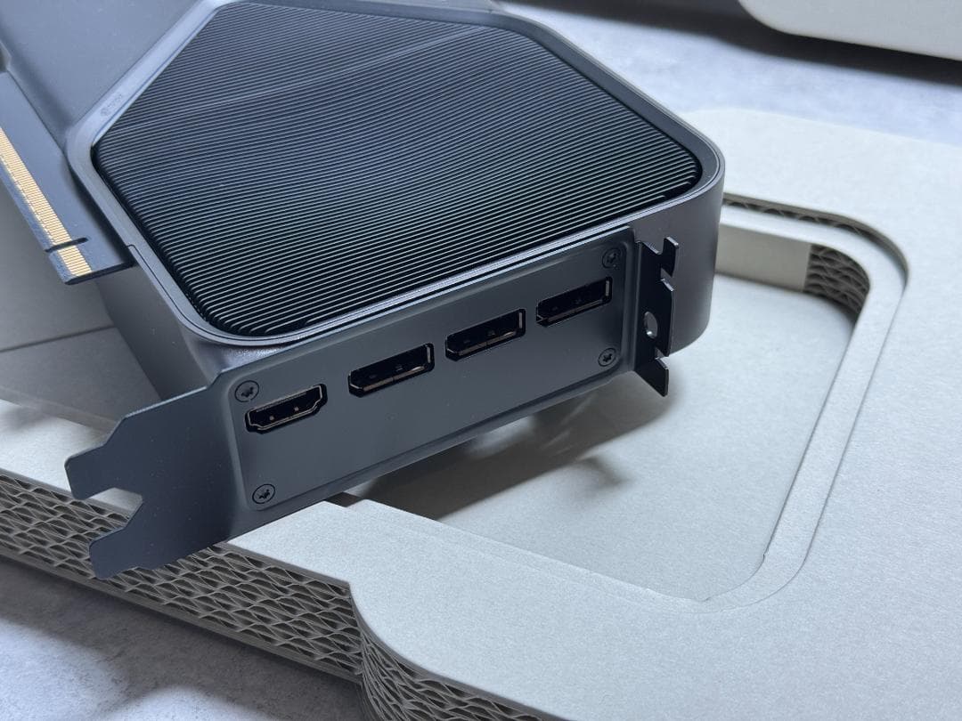 グラフィックボード・グラボ・ビデオカード NVIDIA RTX 5090 Founders Edition