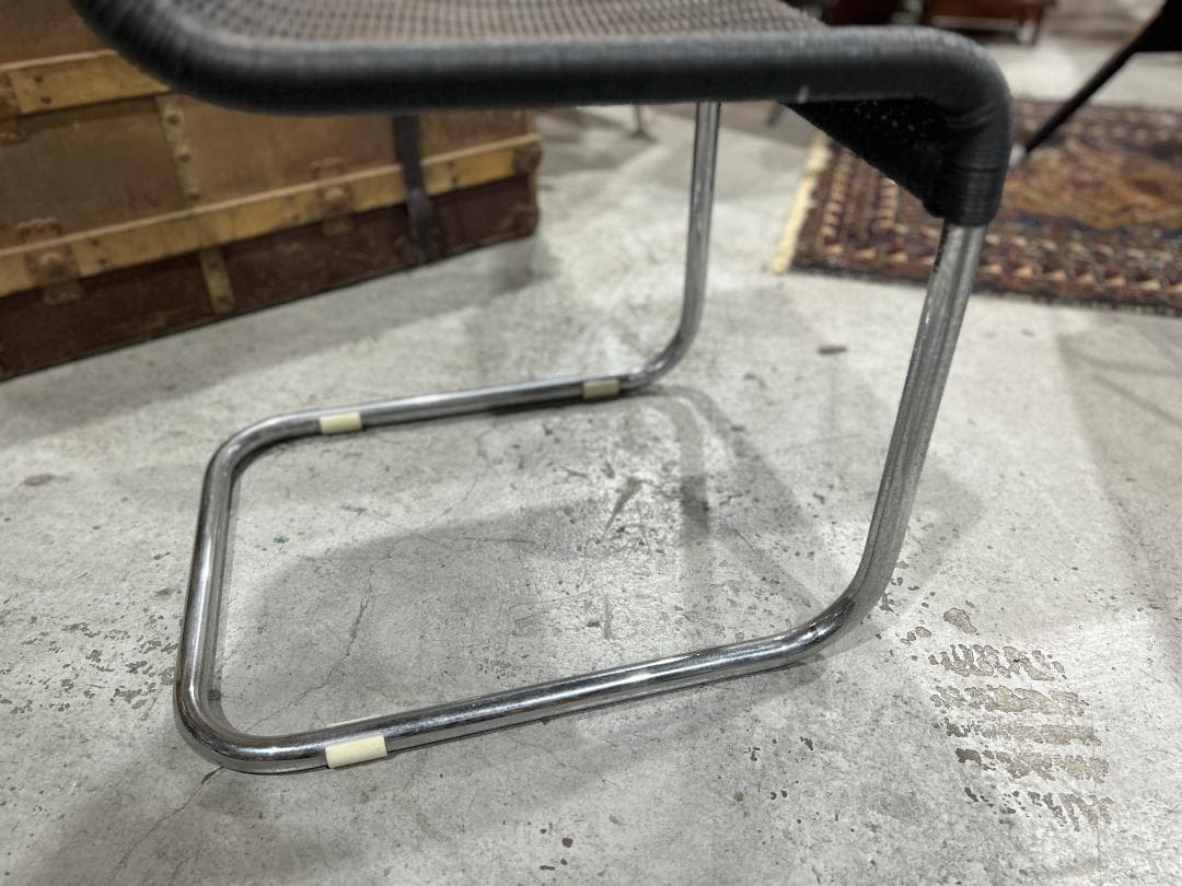 【美品ダイニングチェア④】　黒　ブラック　カンチレバー