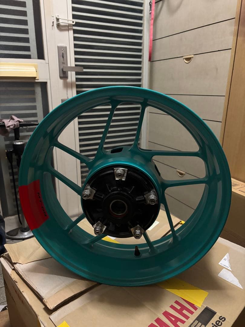 Yamaha MT-09 リア　純正ホイール 第3期型　極小傷あり