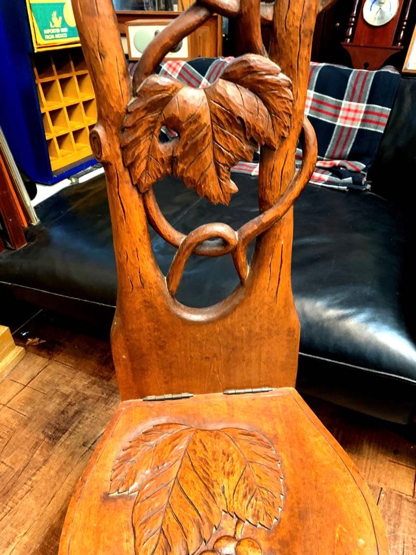 ヴィンテージ透かし彫り飾り椅子　収納付き