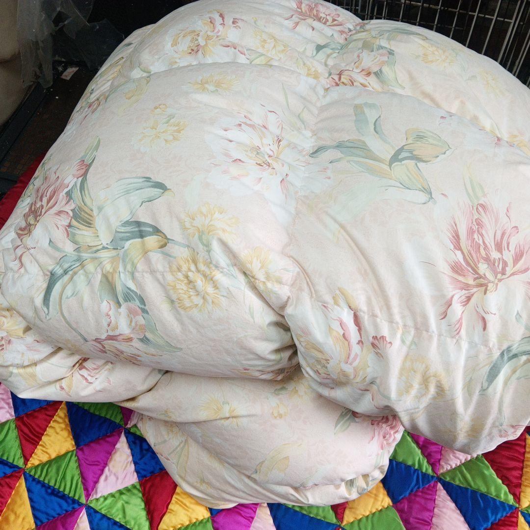 ロマンス小杉販売 花柄掛け布団　ダブルサイズ　ダウン推定90%　羽毛推定1.8㌔