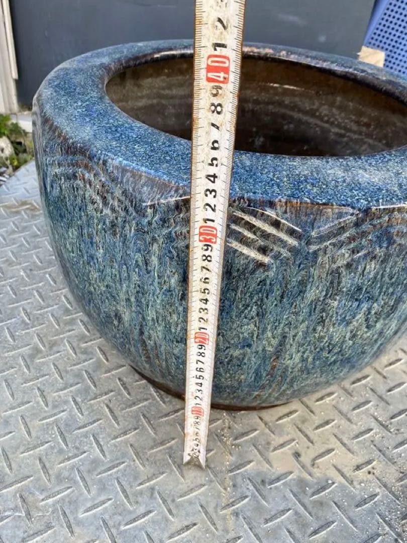 青緑色の円形火鉢 直径約30cm