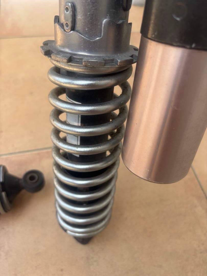 ゼファーχ サスペンション シルバー ブラック 2個セット