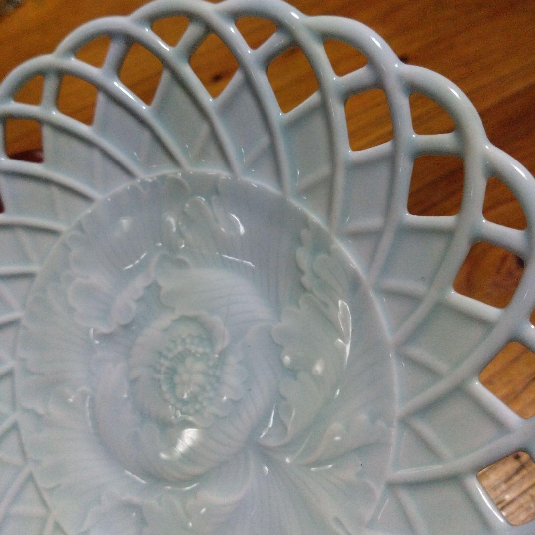 品のある透かし皿　一品料理皿　平皿　透かし