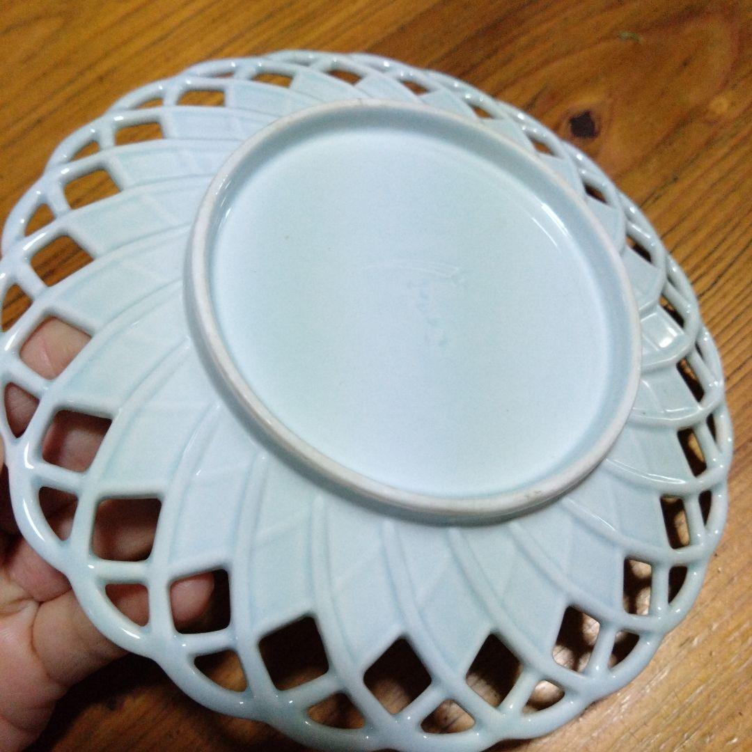 品のある透かし皿　一品料理皿　平皿　透かし