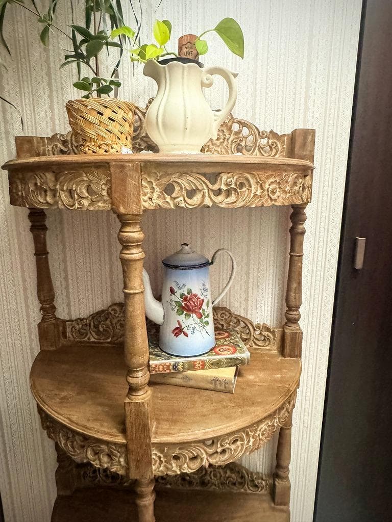 インドネシア　３段　飾り棚　木製　シェルフ　彫刻装飾