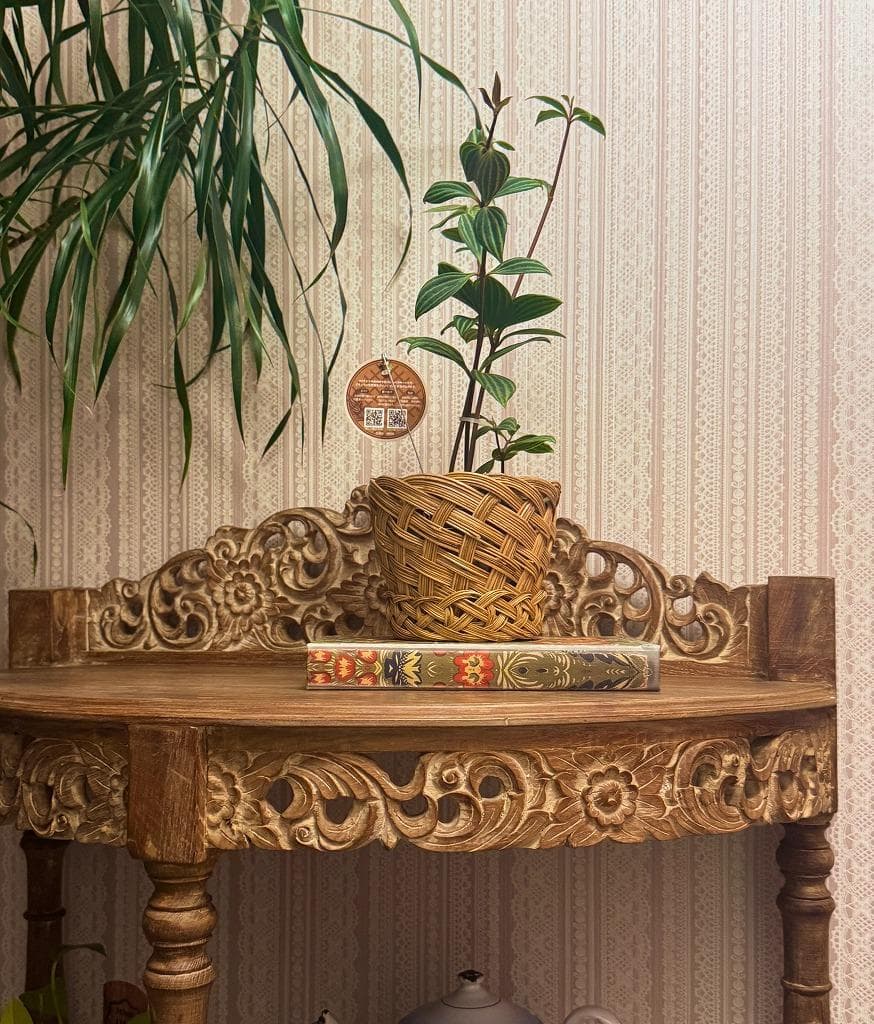 インドネシア　３段　飾り棚　木製　シェルフ　彫刻装飾