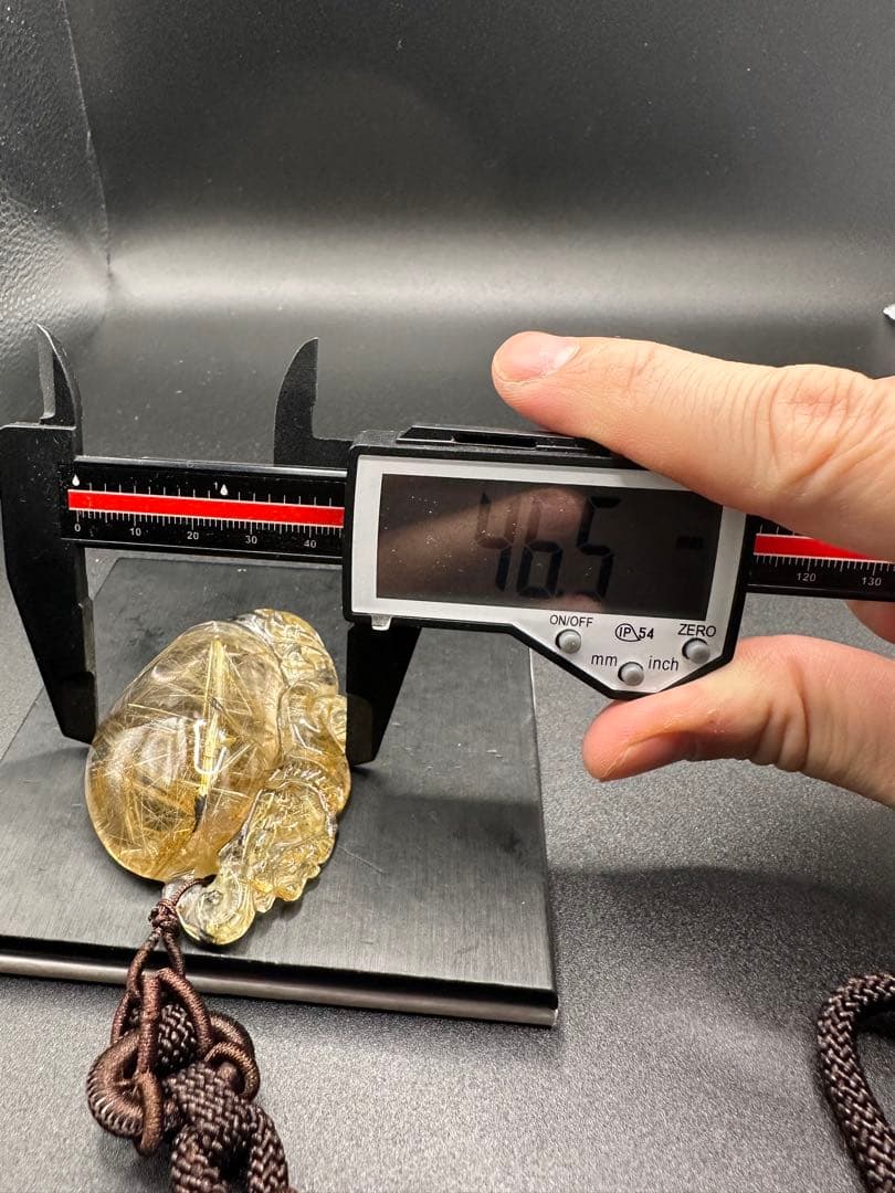 タイチンルチル彫刻　にぎにぎ（お守り）