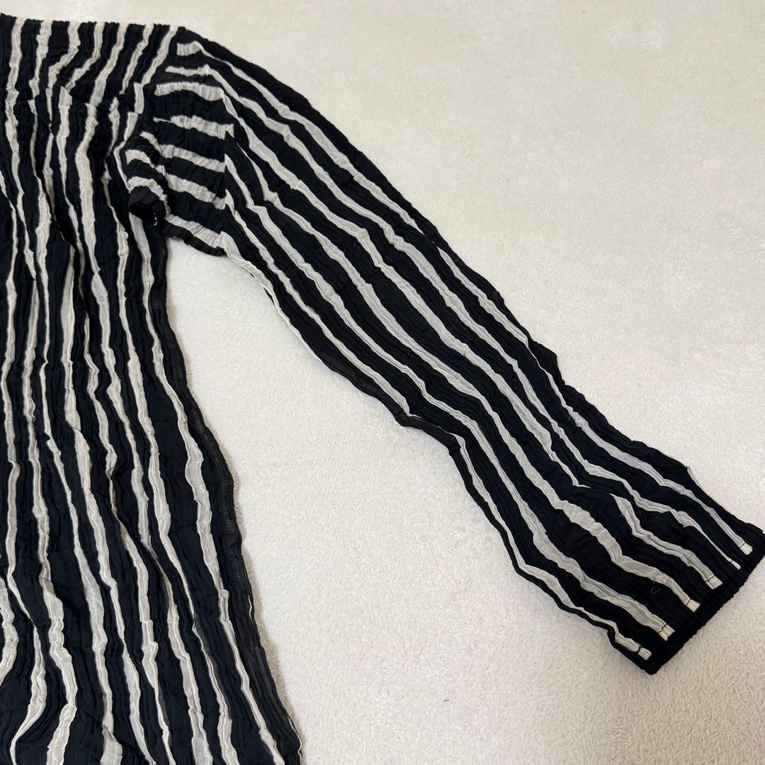 ISSEY MIYAKE プリーツ　バイカラー　ストライプ　ブラック　ホワイト