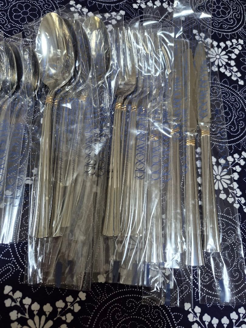 LUCKYWOOD ステンレス カトラリーセット 20pc　バスケット付き