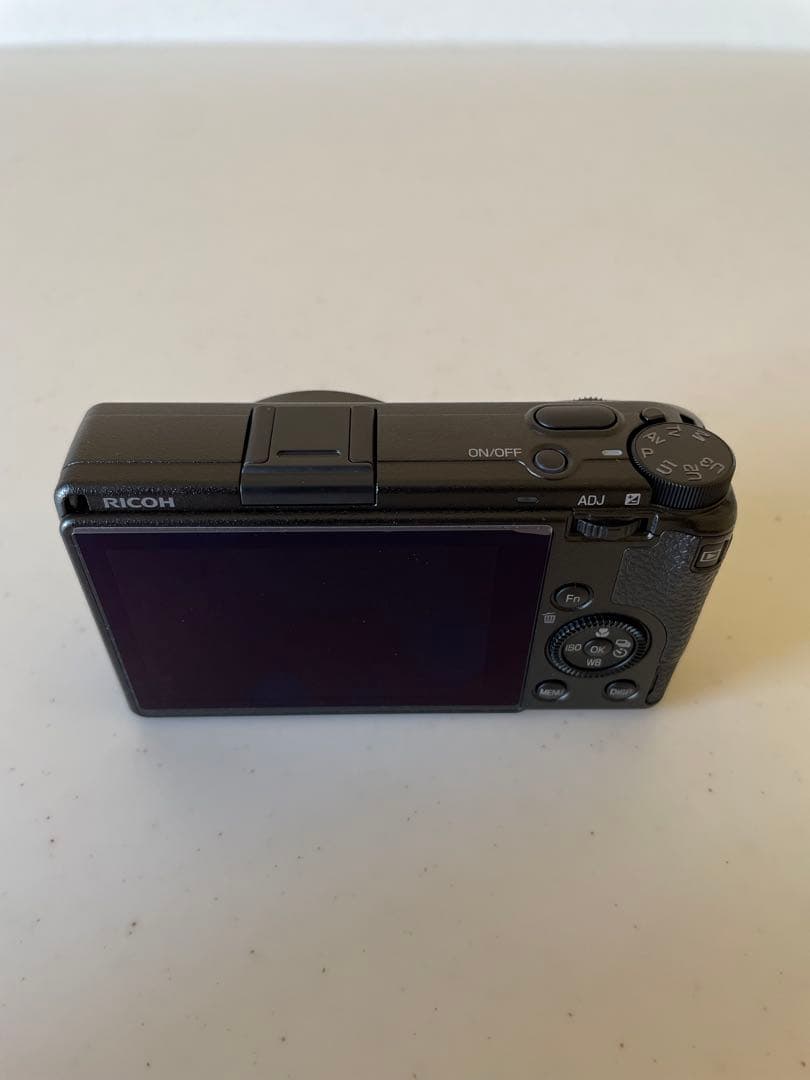 RICOH griiix ブラック　カメラ